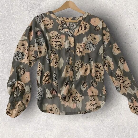 : : Xhilaration Floral Blouse : : - Picture 1 of 9